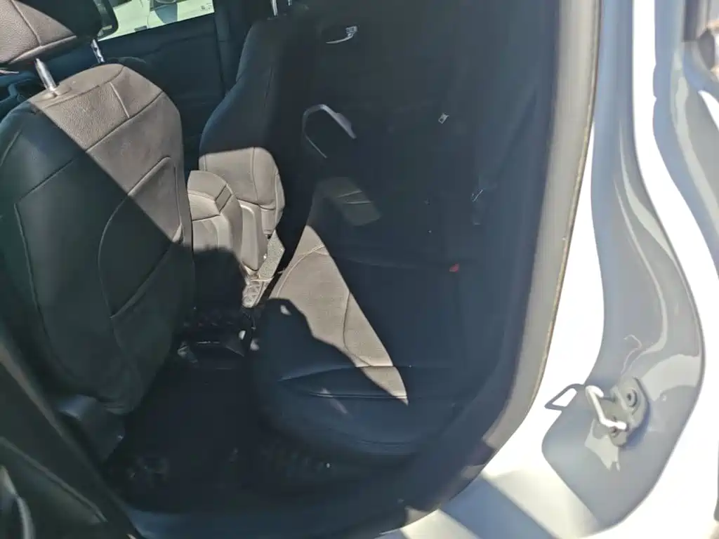 Jeep Renegade — фото 17