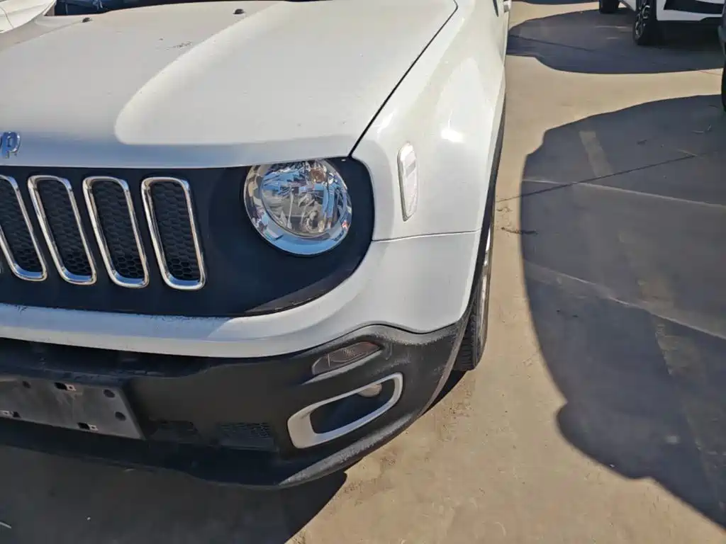 Jeep Renegade — фото 24