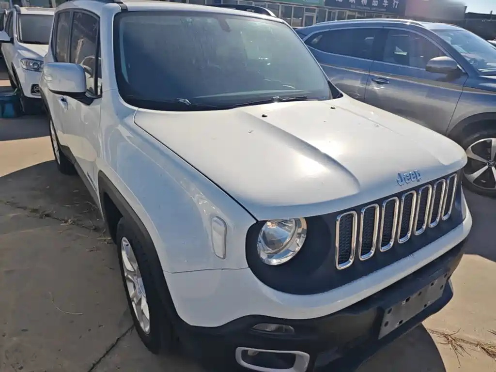Jeep Renegade — фото 4