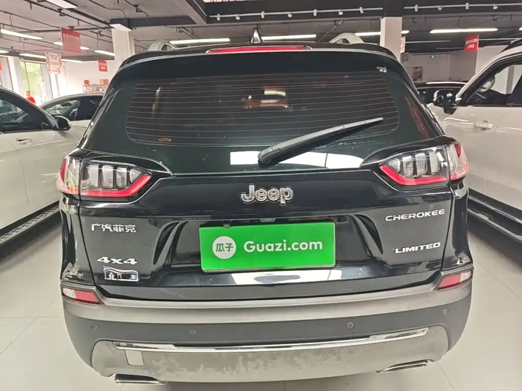 Jeep Cherokee — фото 4