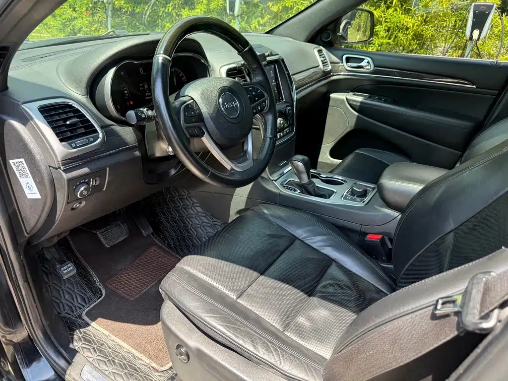 Jeep Grand Cherokee (Import) — фото 11