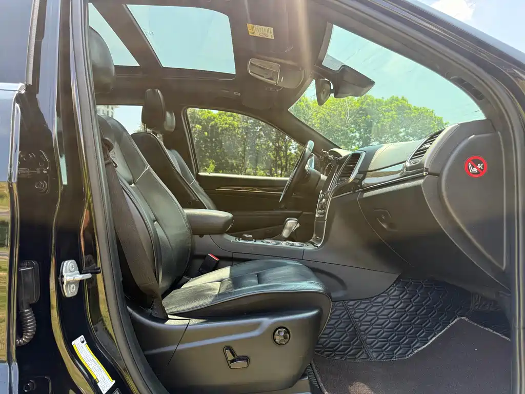 Jeep Grand Cherokee (Import) — фото 13