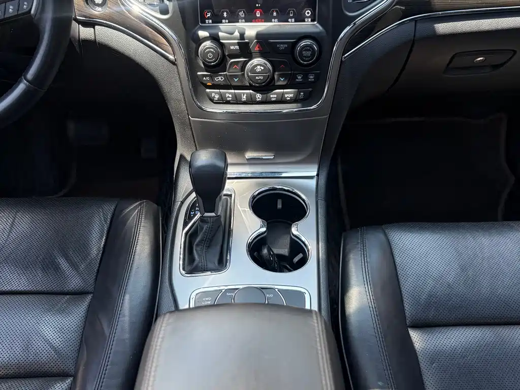 Jeep Grand Cherokee (Import) — фото 17