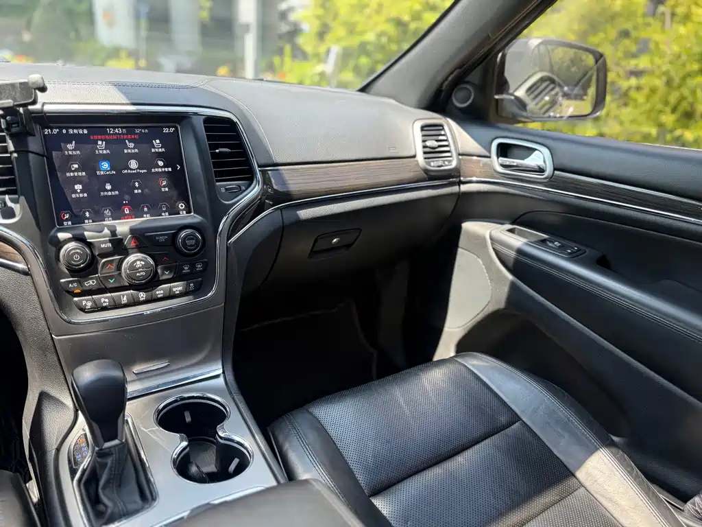 Jeep Grand Cherokee (Import) — фото 18