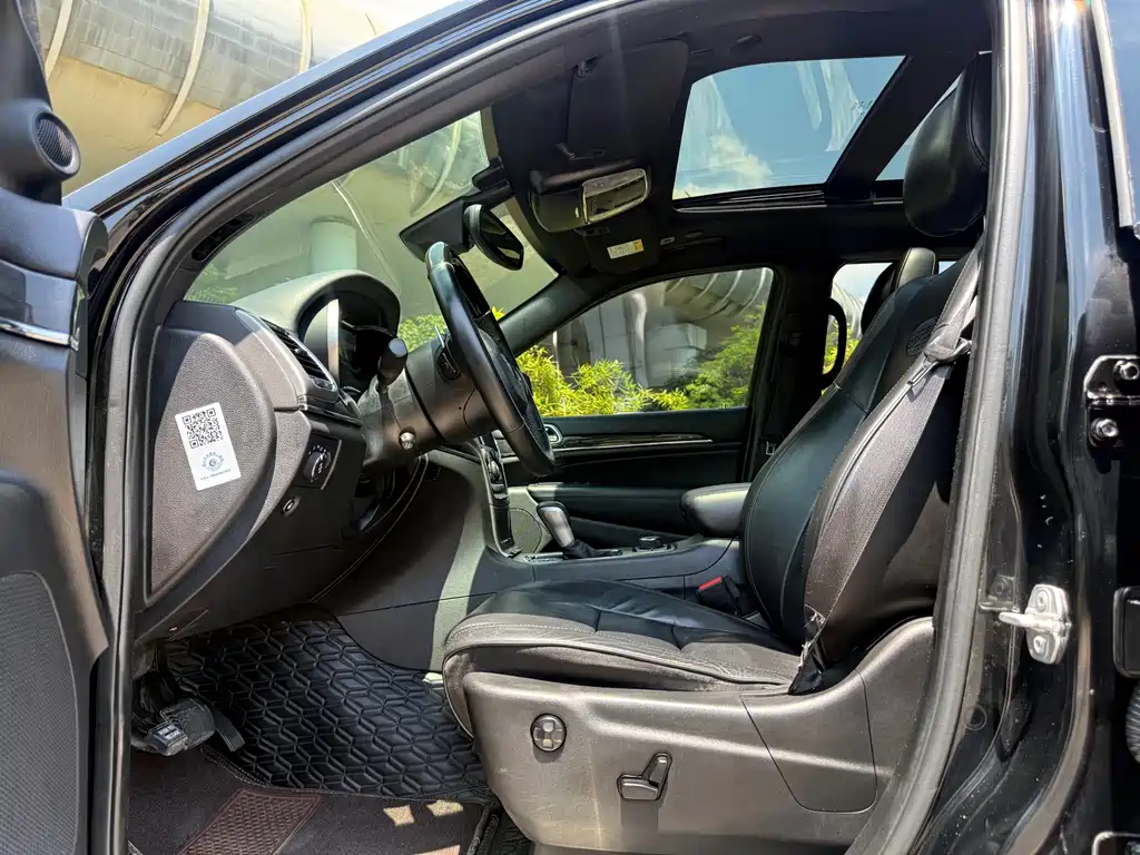 Jeep Grand Cherokee (Import) — фото 10