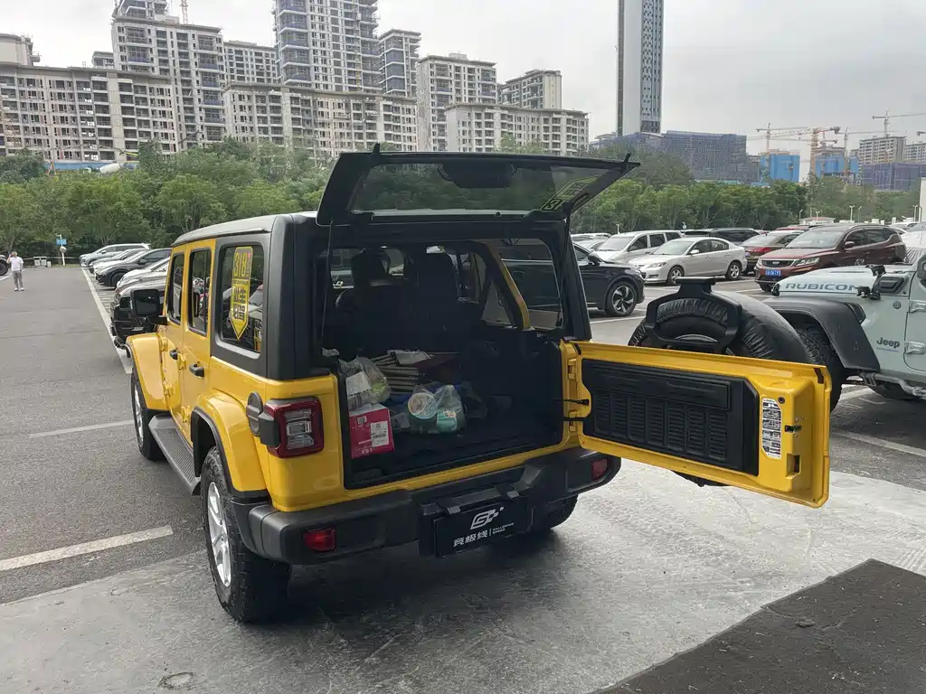 Jeep Wrangler — фото 15