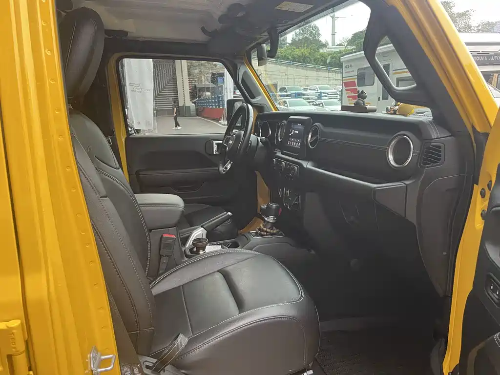 Jeep Wrangler — фото 7