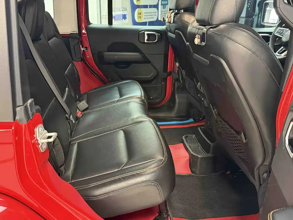 Jeep Wrangler — фото 11