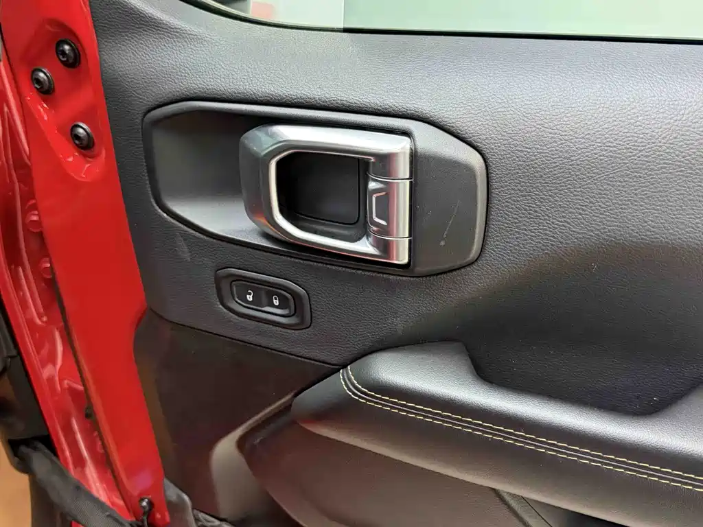 Jeep Wrangler — фото 13