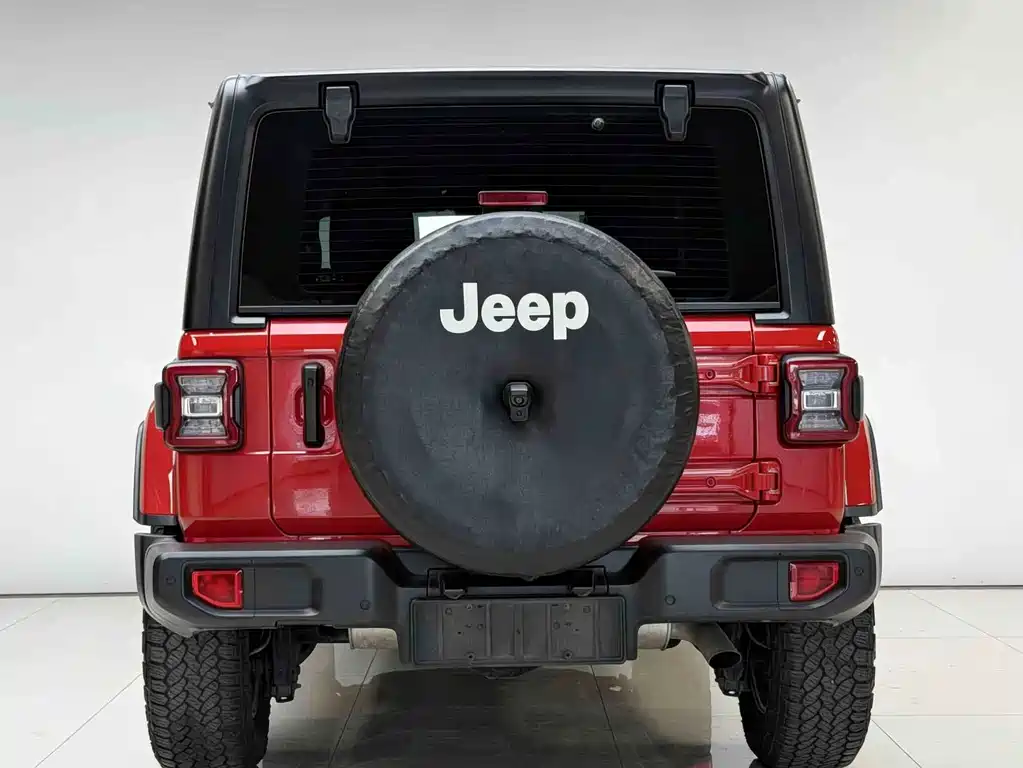 Jeep Wrangler — фото 18