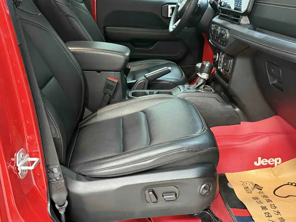 Jeep Wrangler — фото 10