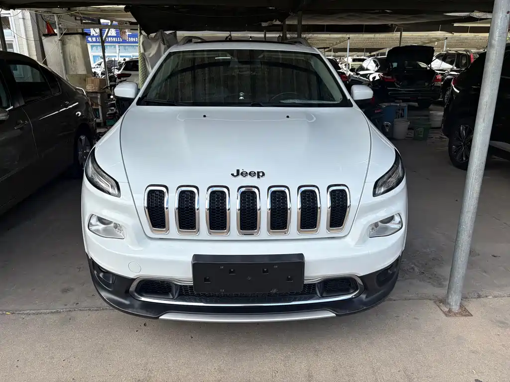 Jeep Cherokee — фото 2
