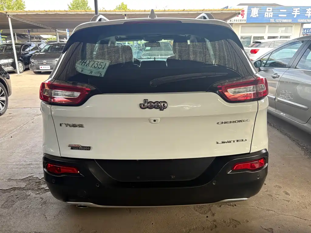 Jeep Cherokee — фото 5