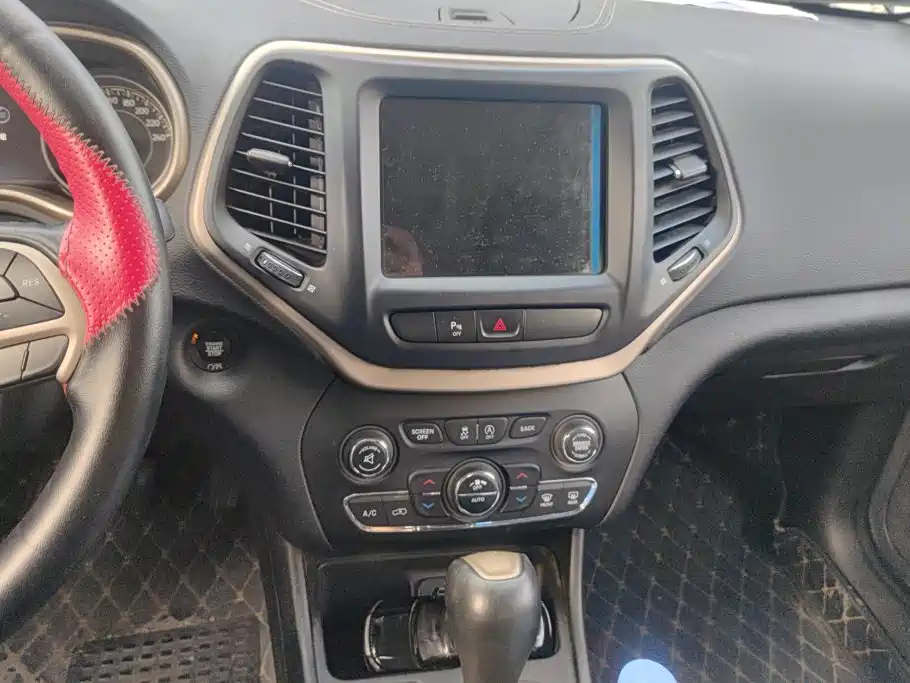 Jeep Cherokee — фото 13