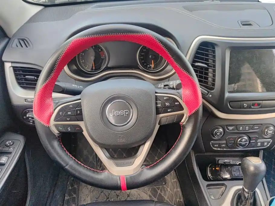 Jeep Cherokee — фото 15