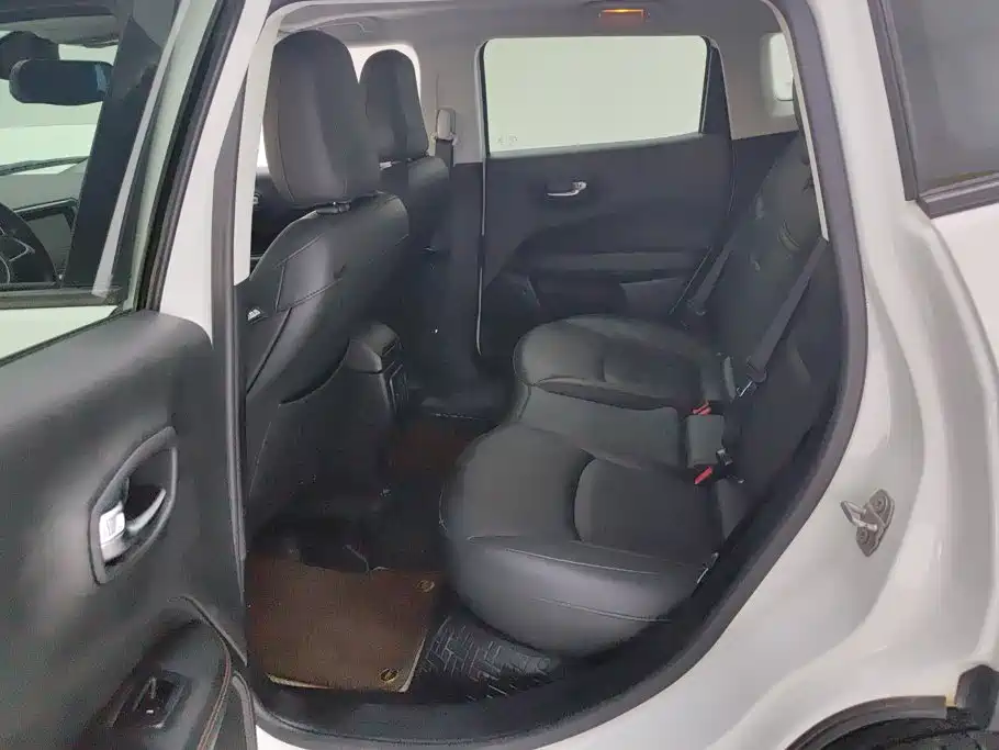 Jeep Compass — фото 11