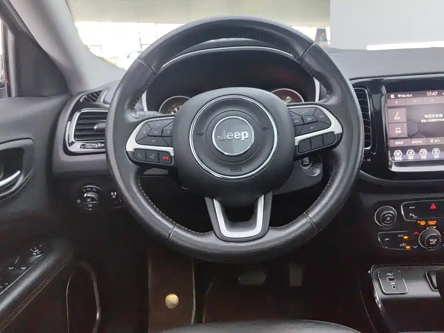 Jeep Compass — фото 15