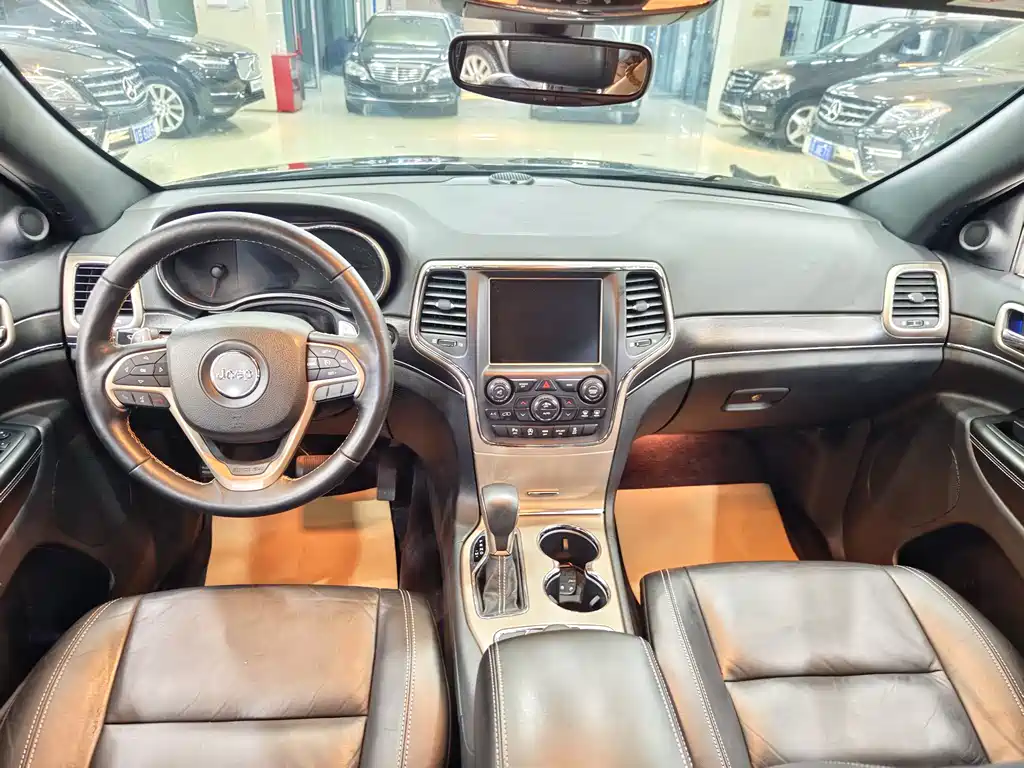 Jeep Grand Cherokee (Import) — фото 14