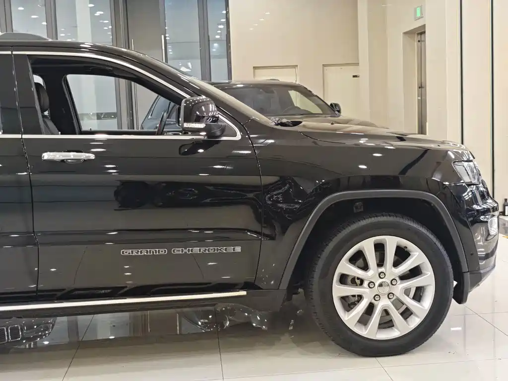 Jeep Grand Cherokee (Import) — фото 18