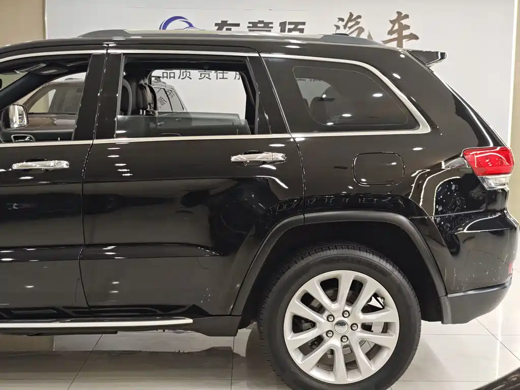 Jeep Grand Cherokee (Import) — фото 19