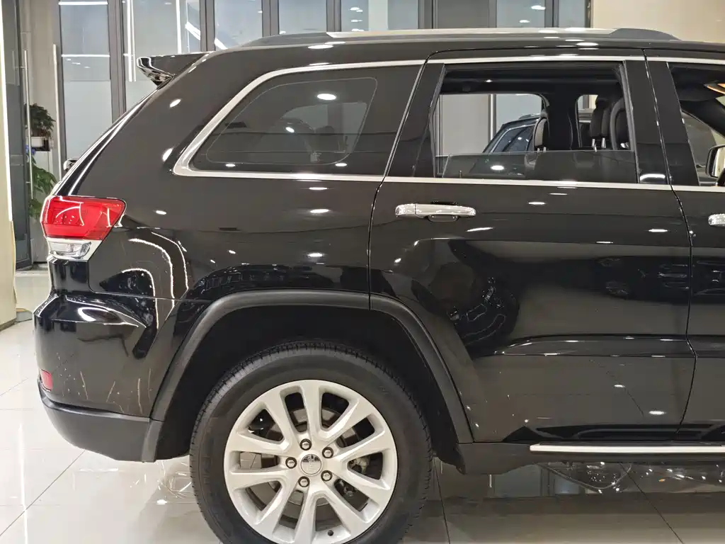 Jeep Grand Cherokee (Import) — фото 20
