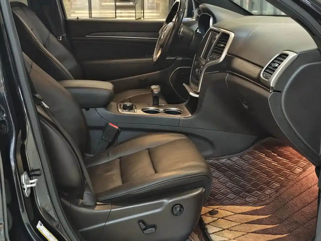 Jeep Grand Cherokee (Import) — фото 13