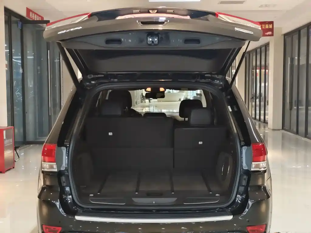 Jeep Grand Cherokee (Import) — фото 19