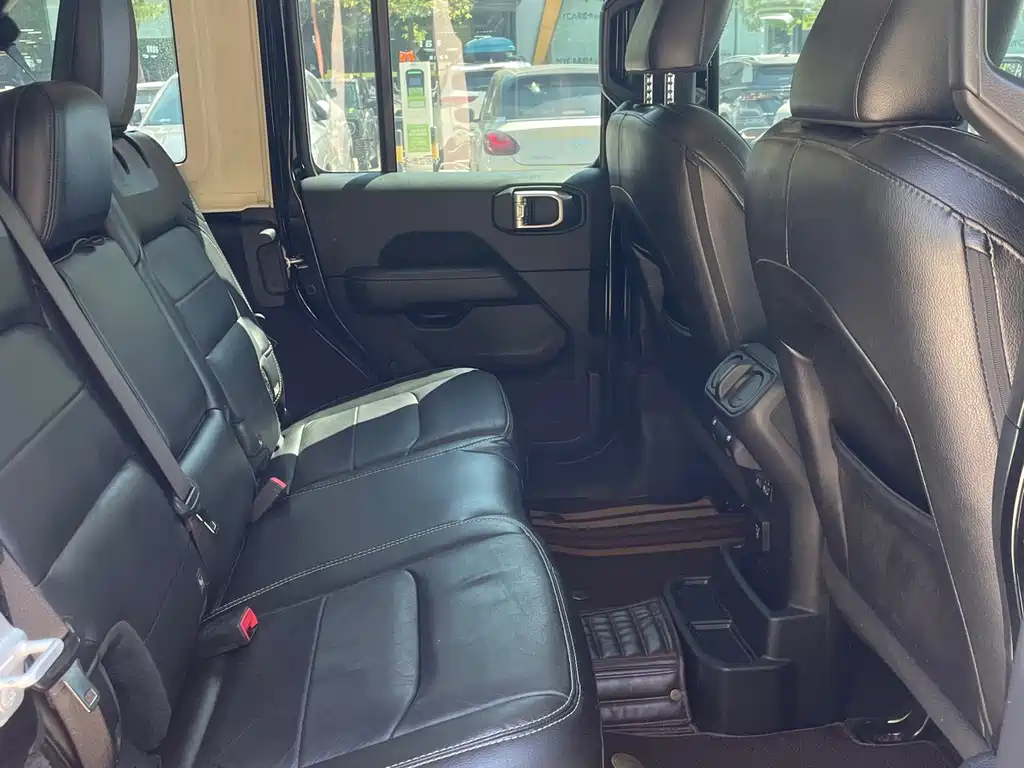 Jeep Wrangler — фото 4