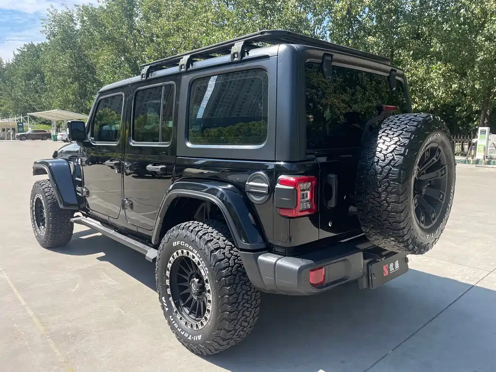 Jeep Wrangler — фото 7