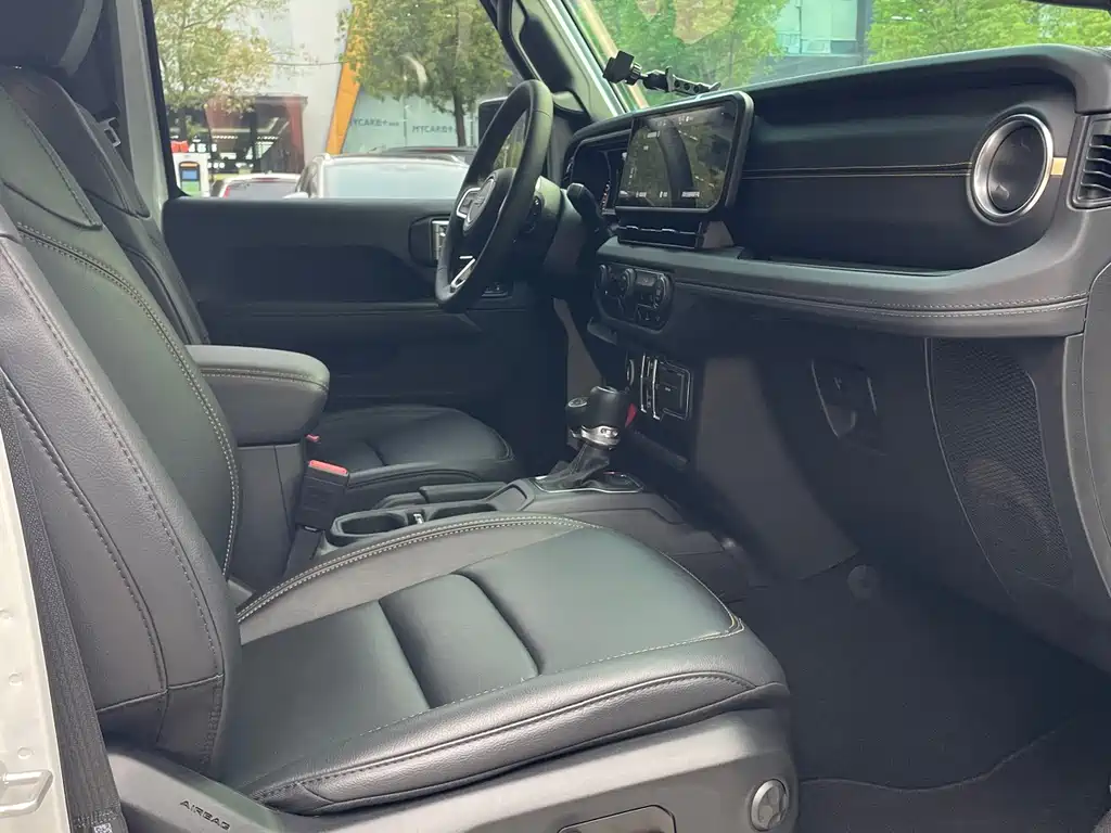 Jeep Wrangler — фото 13