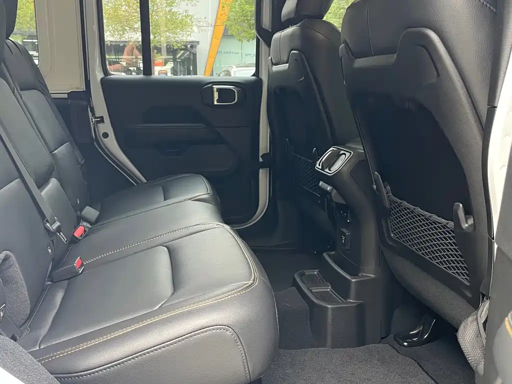 Jeep Wrangler — фото 14