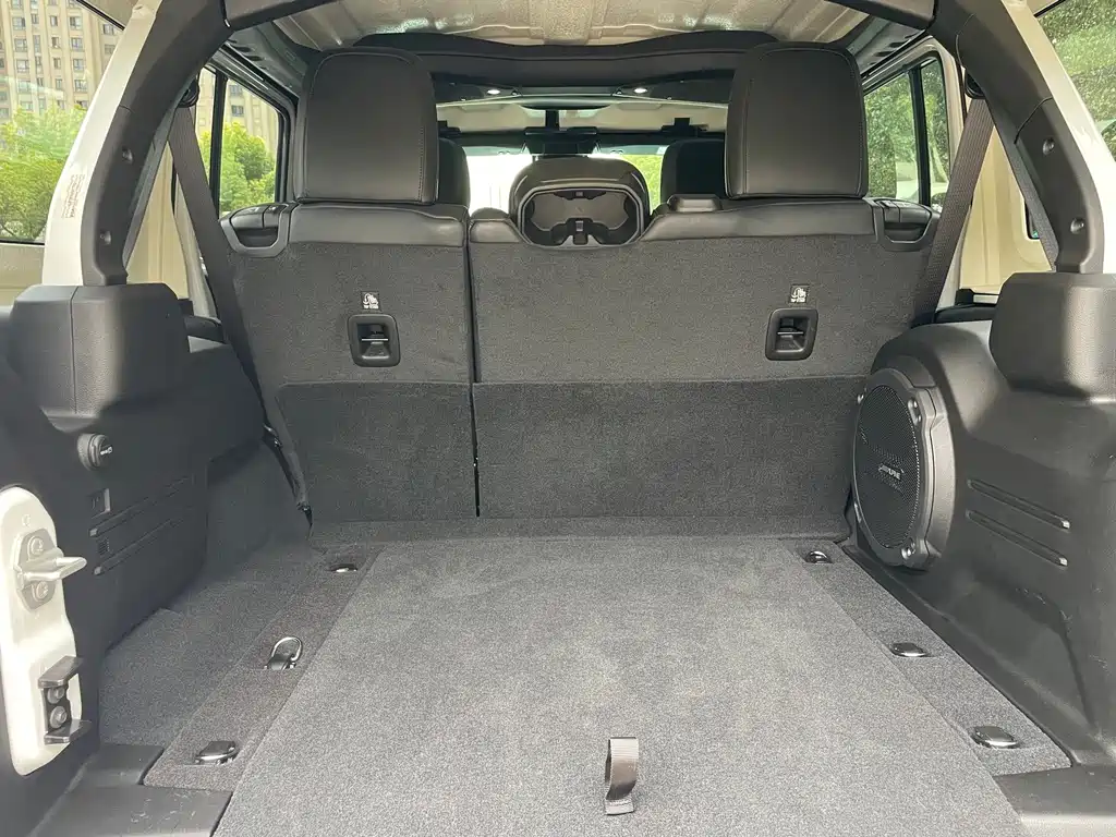 Jeep Wrangler — фото 15