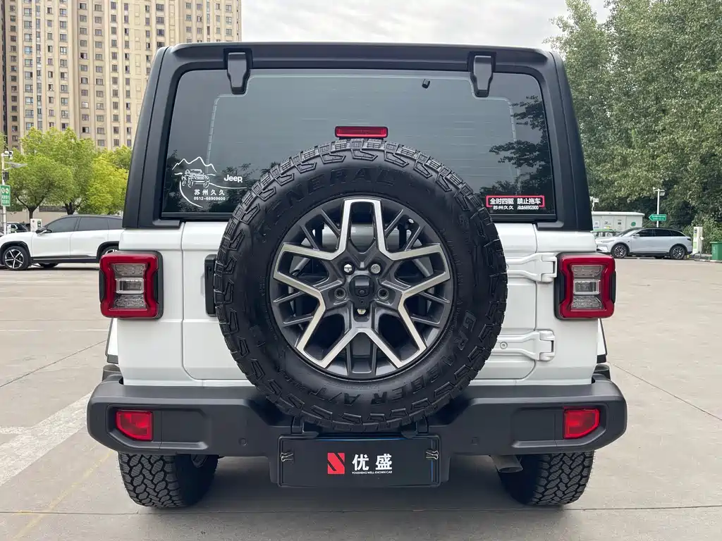 Jeep Wrangler — фото 7