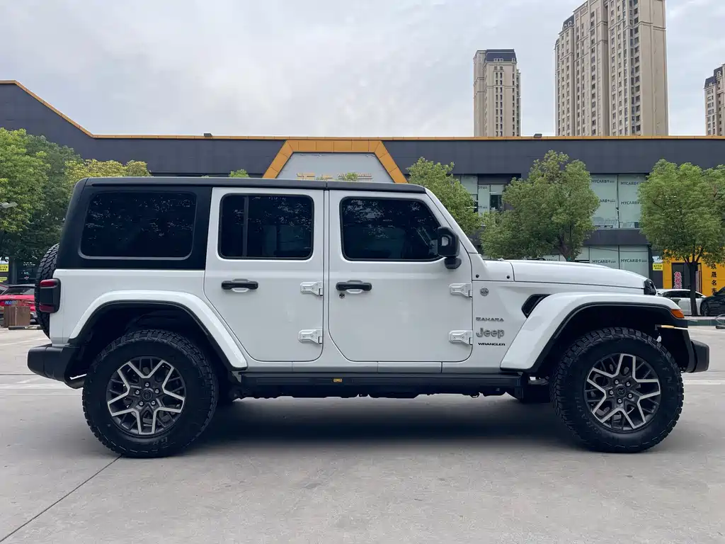 Jeep Wrangler — фото 9