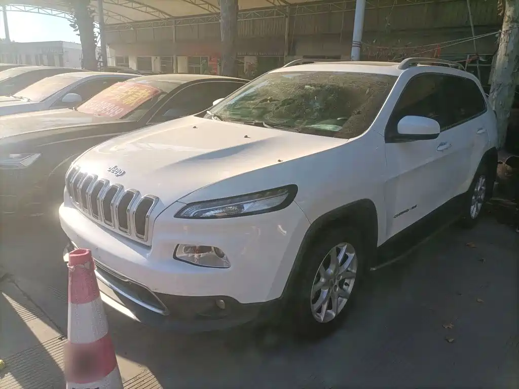 Jeep Cherokee — фото 2