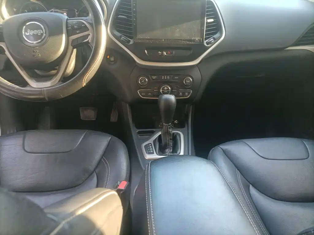Jeep Cherokee — фото 14