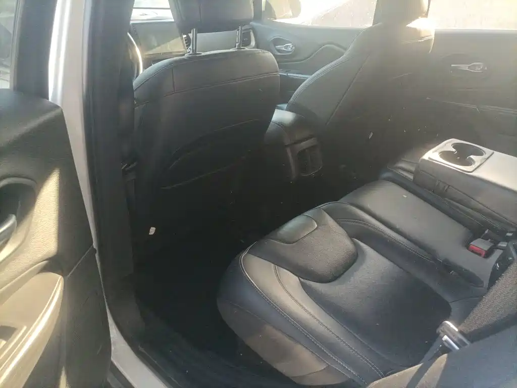 Jeep Cherokee — фото 17