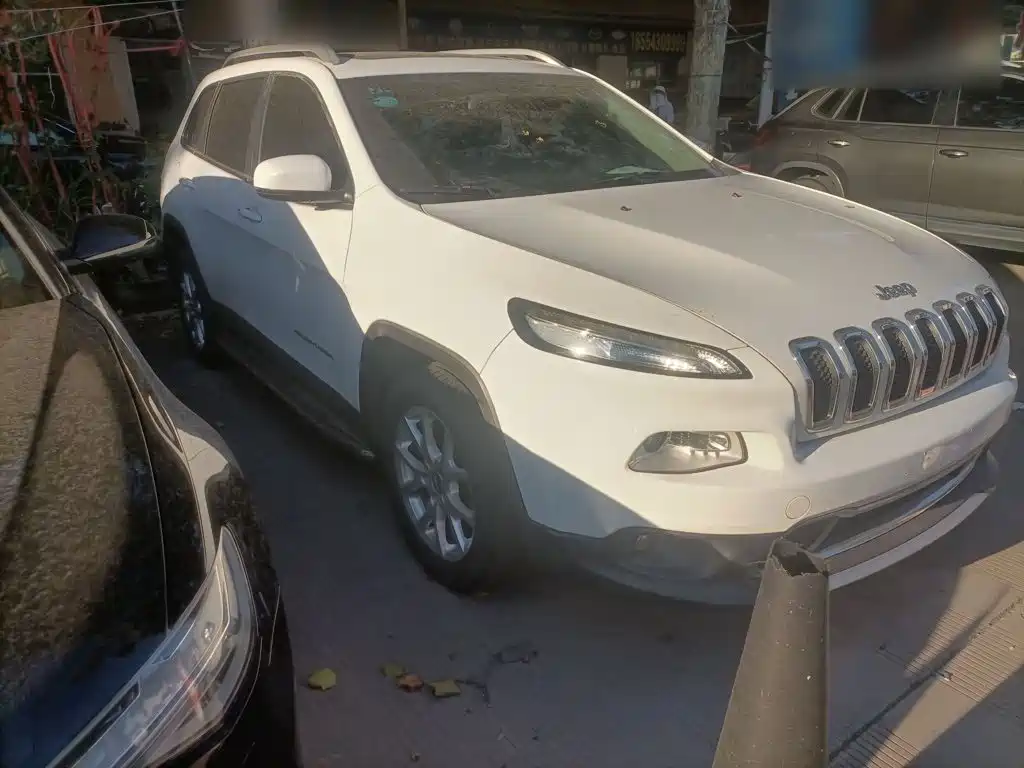 Jeep Cherokee — фото 4