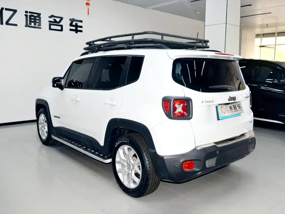 Jeep Renegade — фото 17