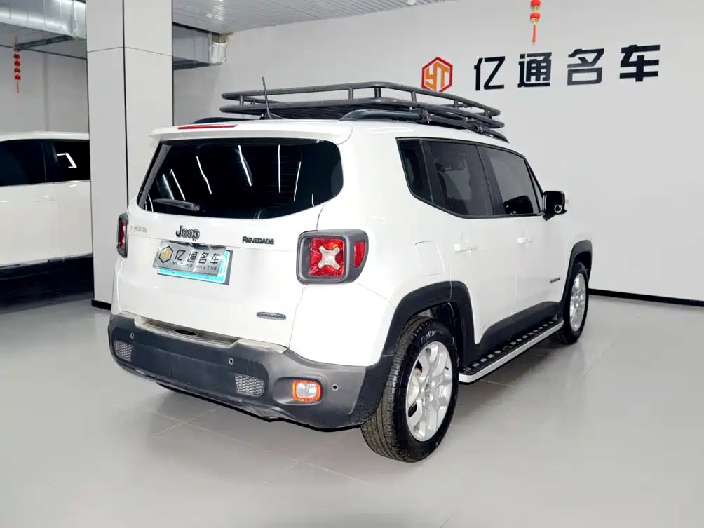 Jeep Renegade — фото 19