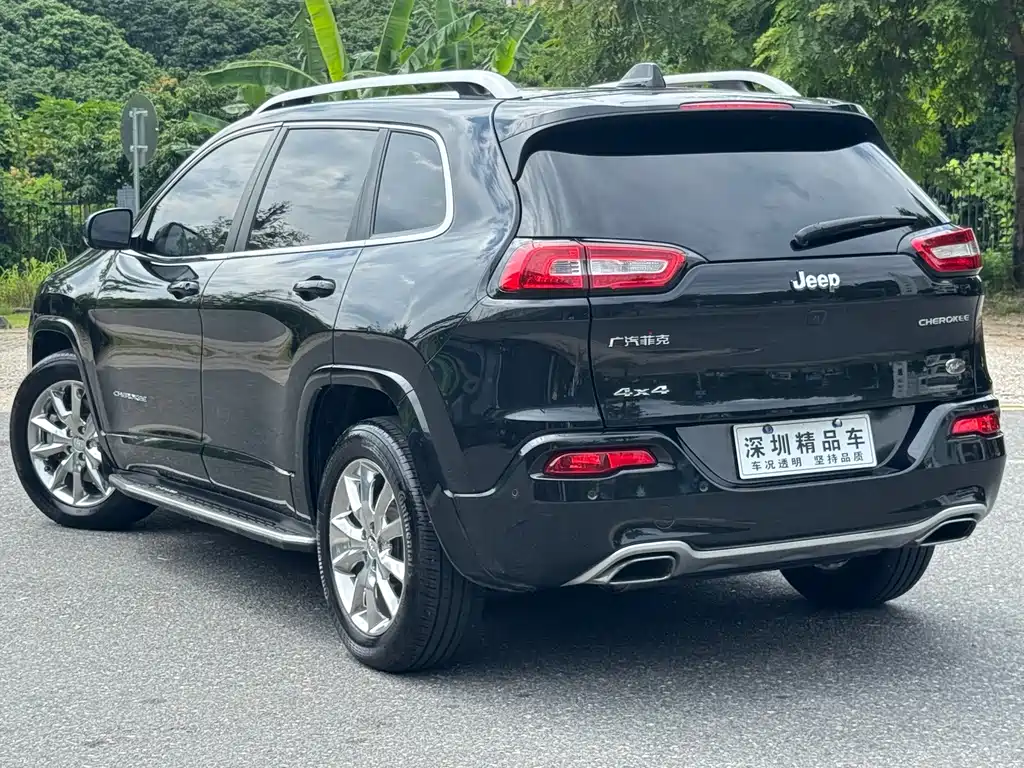 Jeep Cherokee — фото 3