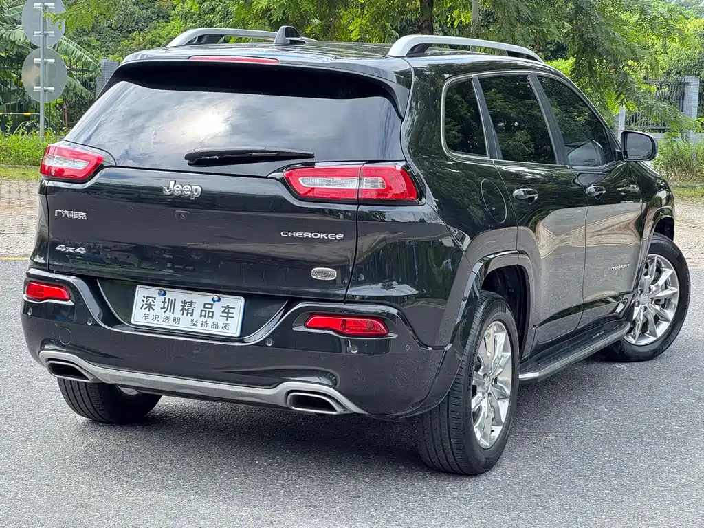 Jeep Cherokee — фото 5