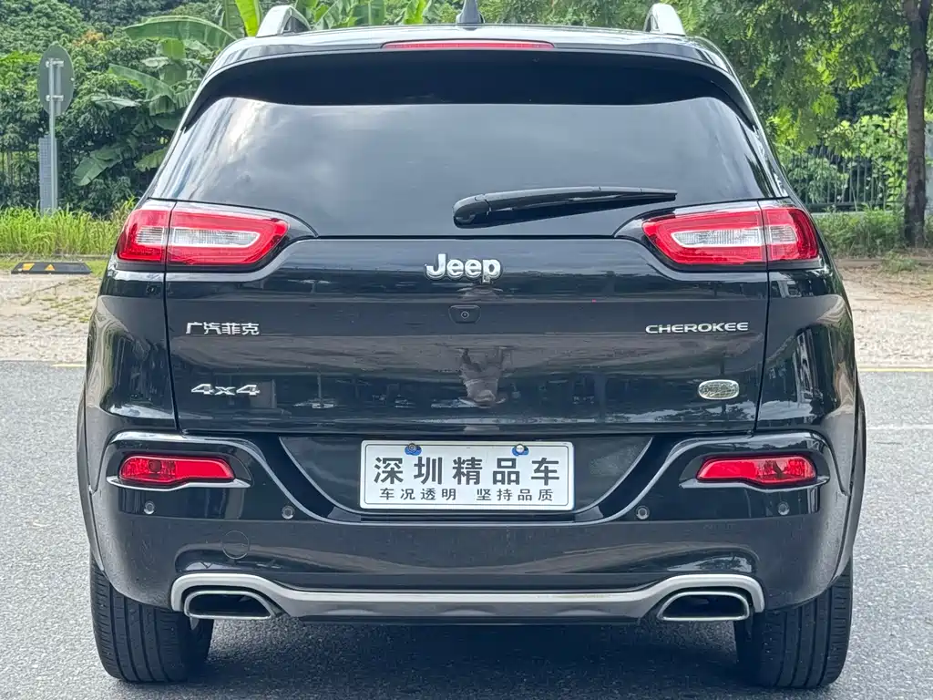 Jeep Cherokee — фото 7