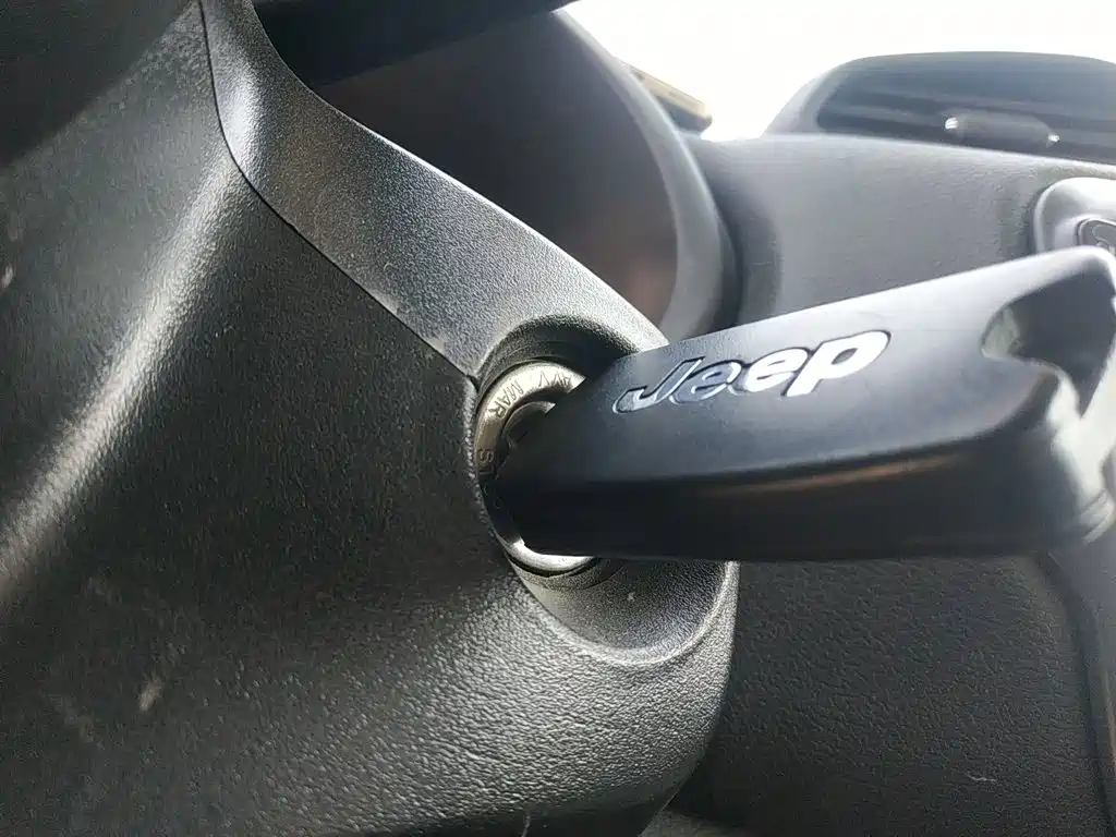 Jeep Renegade — фото 18