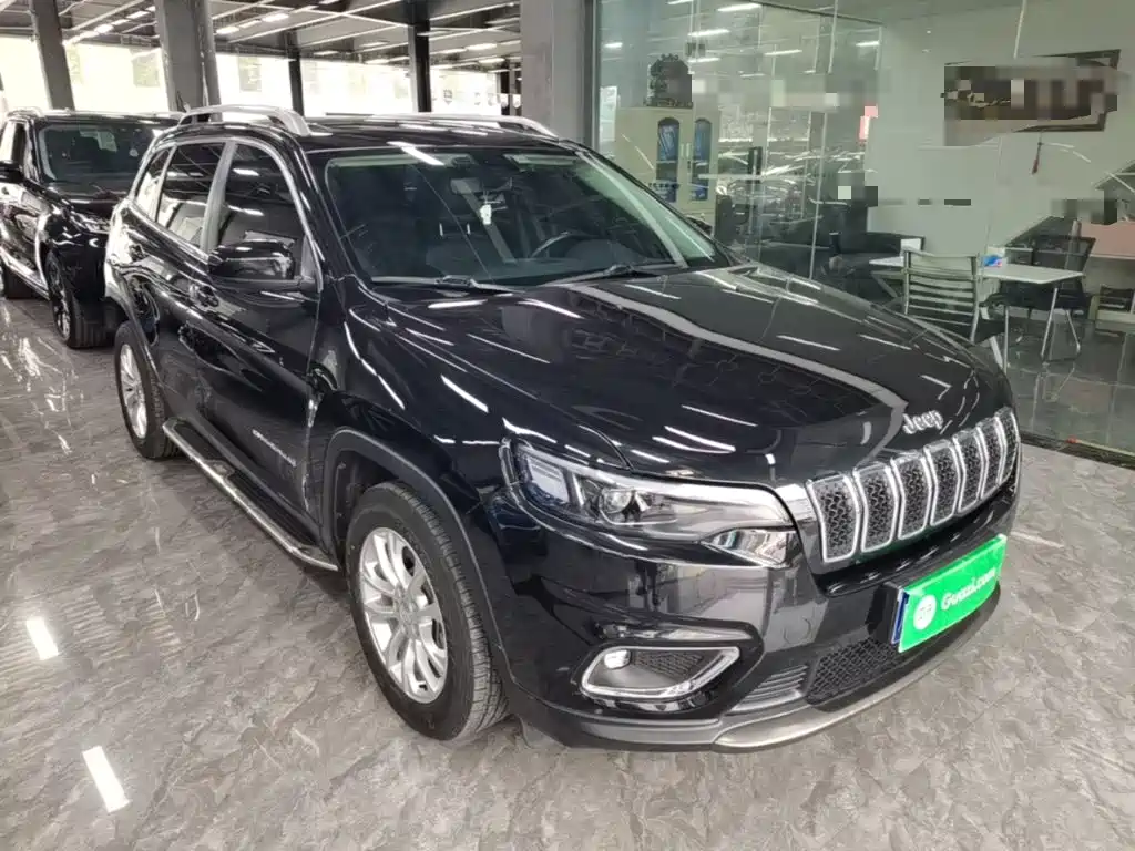 Jeep Cherokee — фото 4