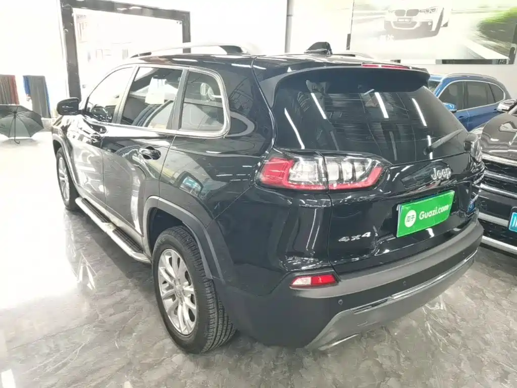 Jeep Cherokee — фото 5