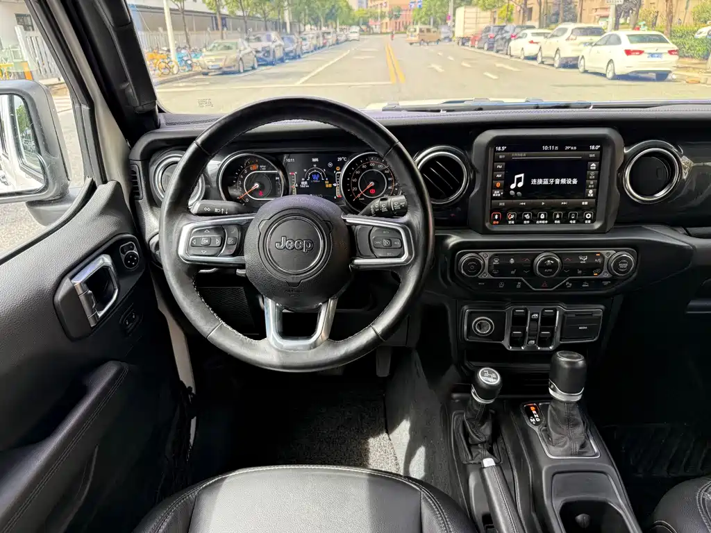 Jeep Wrangler — фото 13