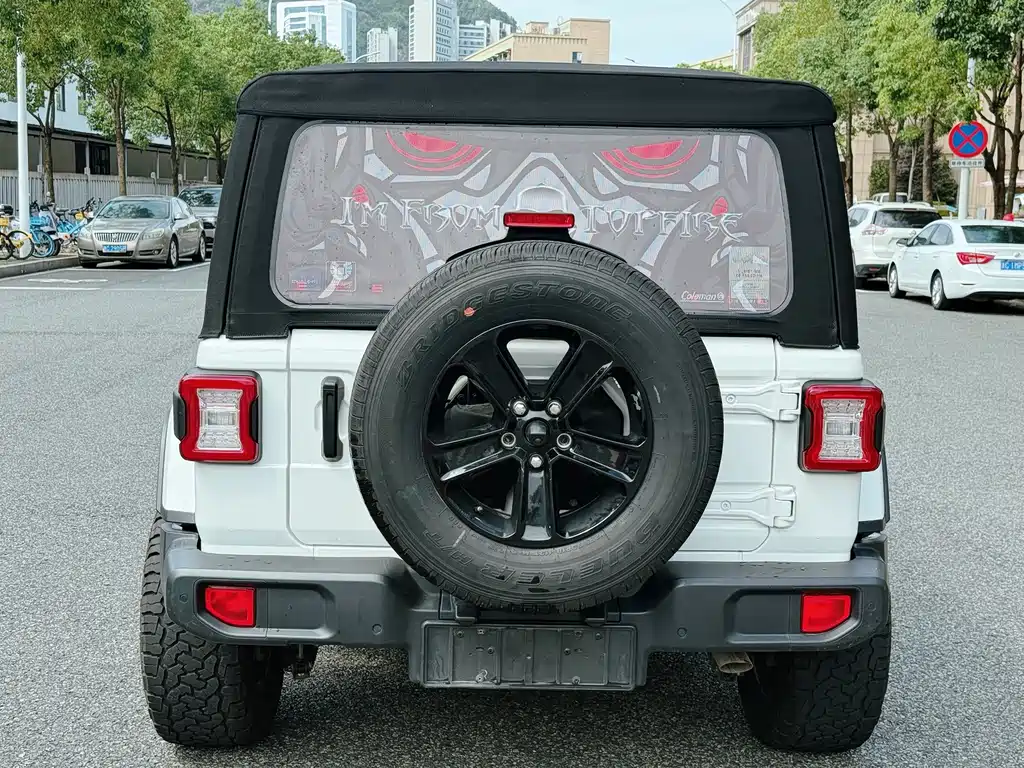 Jeep Wrangler — фото 6