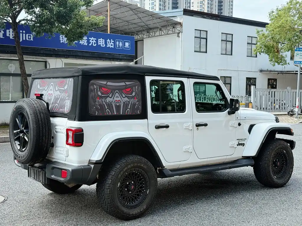 Jeep Wrangler — фото 7