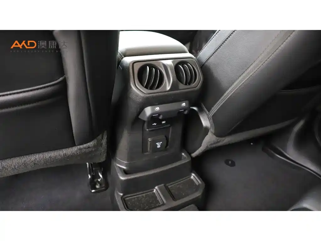 Jeep Wrangler — фото 9